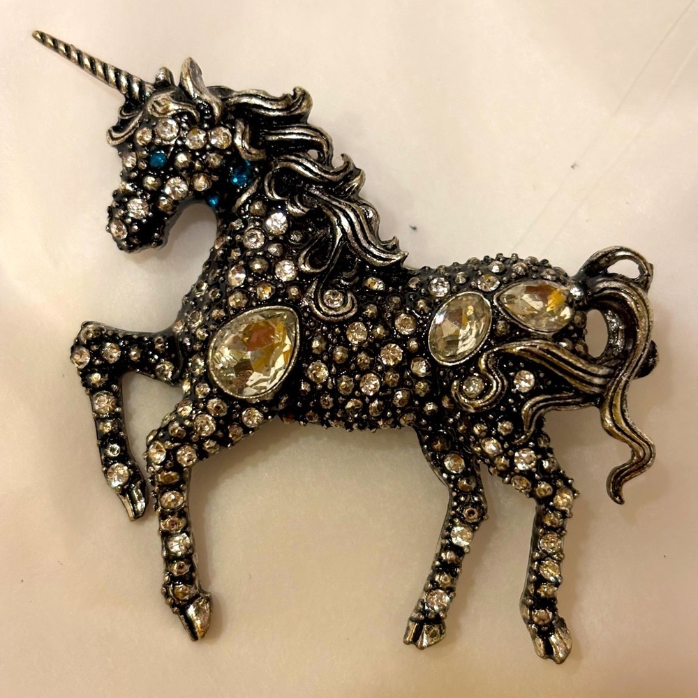 UNICORN BROOCH FILLED WITH RHINESTONES WITH GREEN RHINESTONES EYES SILVER TONED